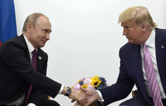 普京就是高手，不服不行！特朗普挖个坑等普京跳，结果老普不仅跳了，还反手把这个坑铺