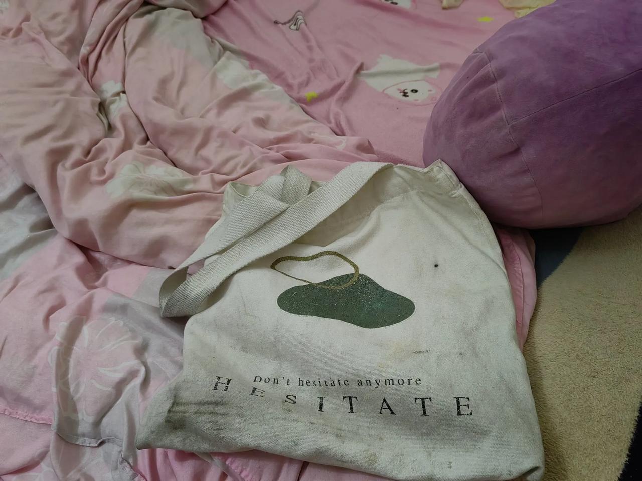 小孩有时候真挺固执，去军训非得要带这个脏兮兮的包，给他换个干净的，坚决不要，一直