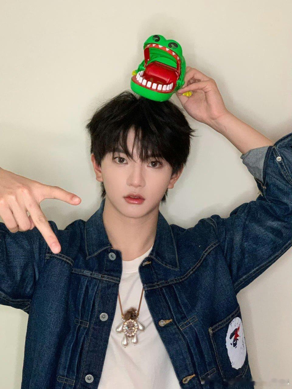 穆祉丞TF家族夏季运动会队长左奇函黄朔穆祉丞是TF家族运动会队长 TF家族运动会