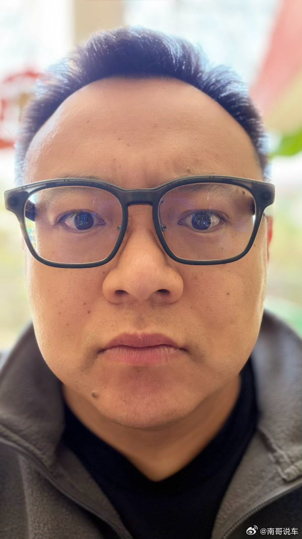 我的理想眼镜到了我现在开始犹豫是买个 i6 完了对标 M6  yu7 还是等新 