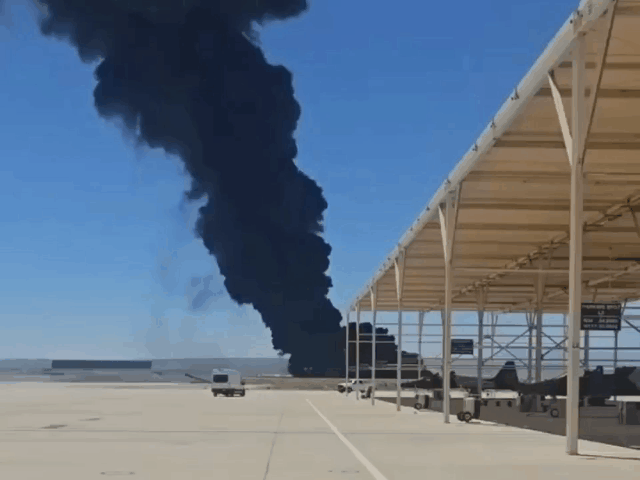 CNN称美空军坠毁的B-52“同温层堡垒”轰炸机上8名机组人员全部遇难。 ​​​