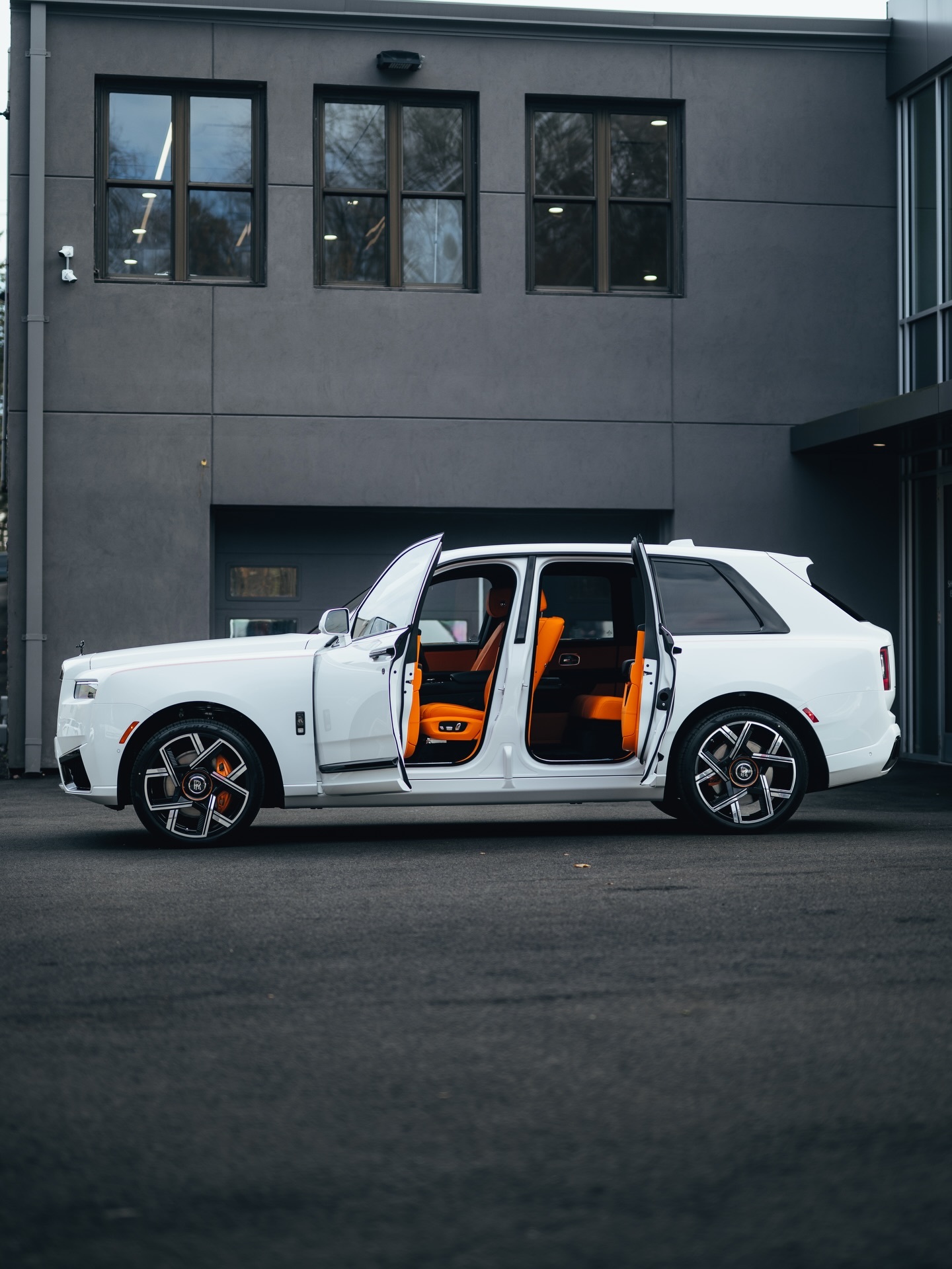 Rolls-Royce Cullinan Black Badge劳斯莱斯劳斯莱斯