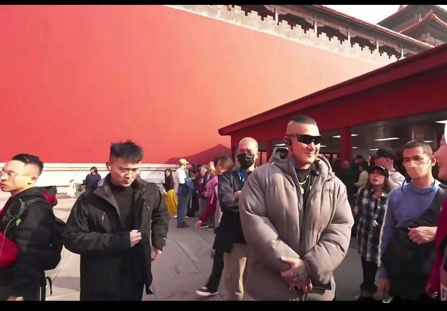 馆长来北京，故宫是一定要来的！

跟随馆长的镜头来参观这座历经了历史沉浮的宫殿。