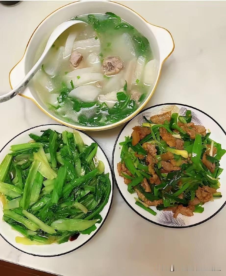 国内食品安全堪忧

做厨师的朋友私下跟我说：

要想活的久，就尽量在家里吃饭