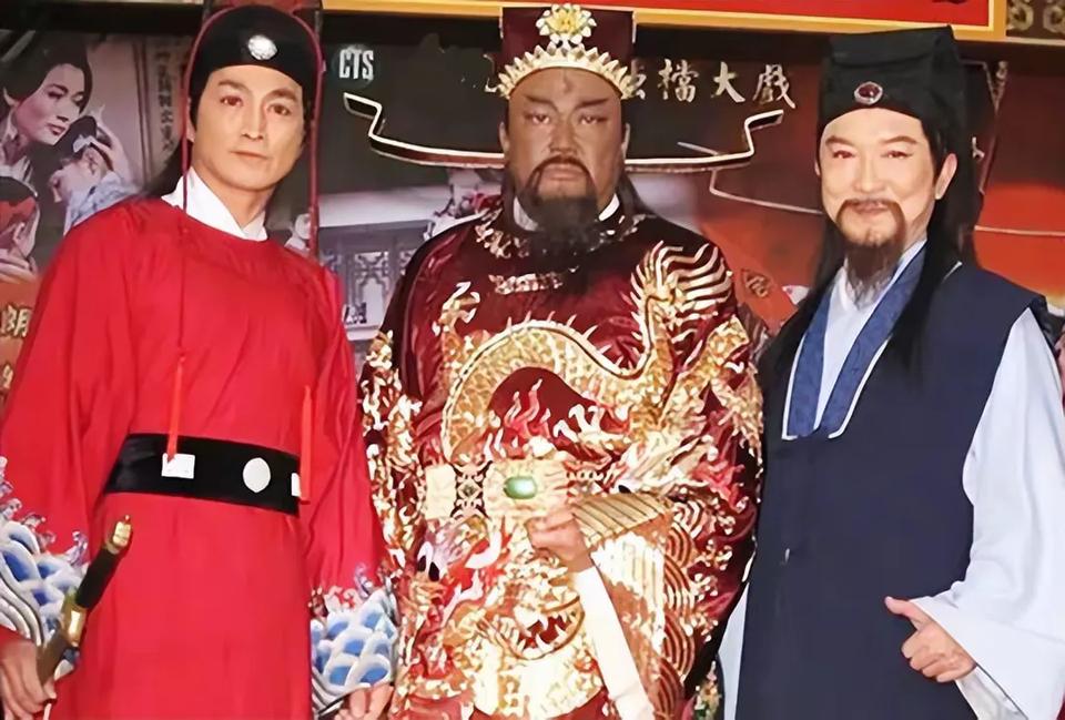 何家劲找金超群帮忙，对方拒绝出镜，“包青天”近况引网友好奇！
何家劲最近推出新歌