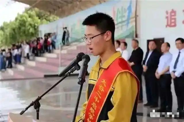 [太阳]他因沉迷游戏被北大劝退！父母绝望，亲友嘲弄，不曾想到，2020 年他复读