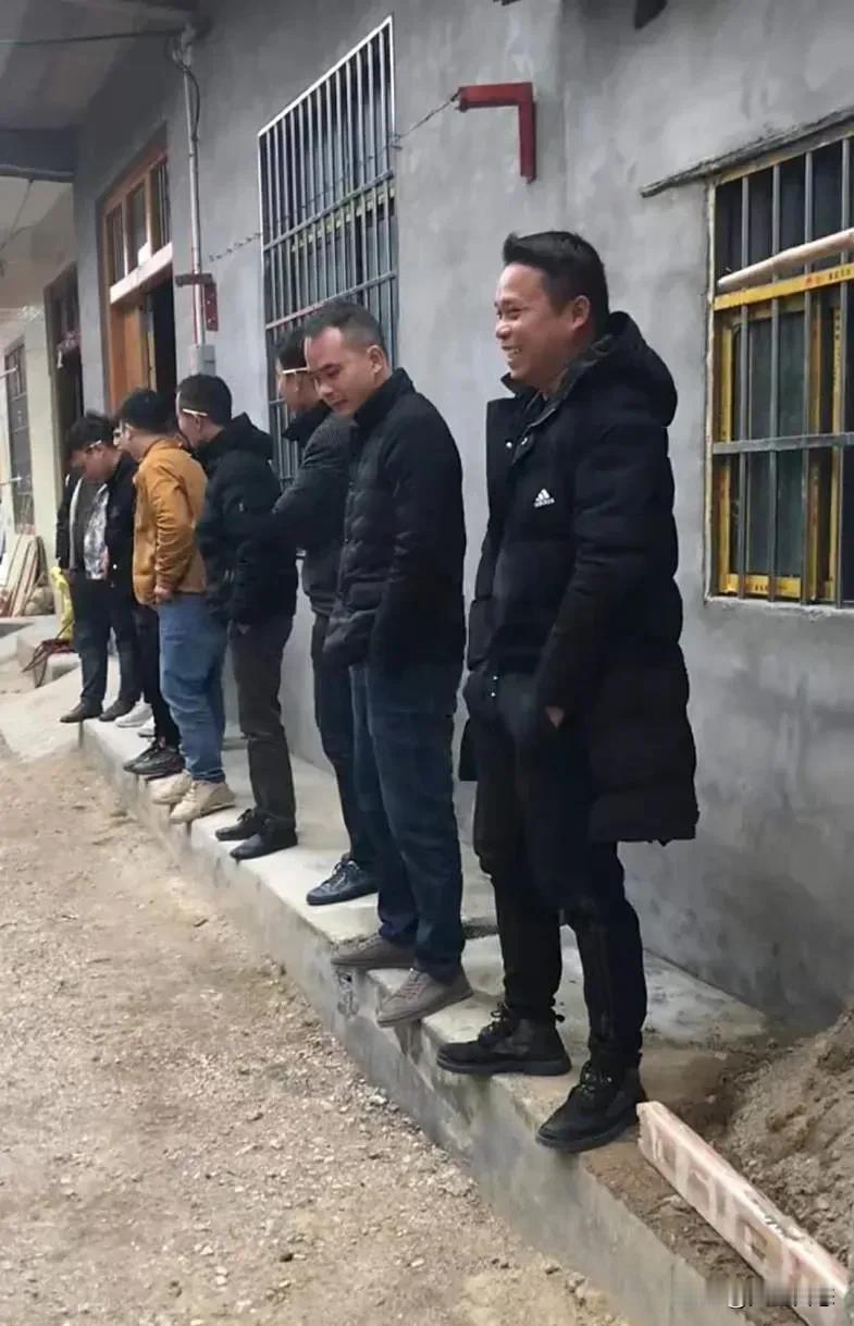 为什么农村光棍多？别再怪彩礼高

了！农村光棍多的真正根源，是三

十年重男轻女