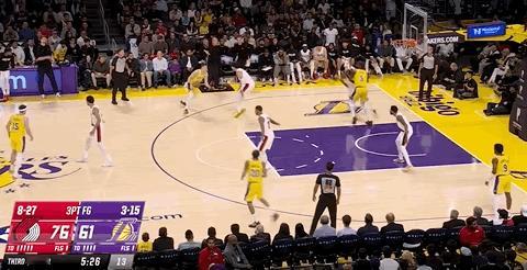 克内克特终于进球了，湖人今天替补席的第一分。 ​​​