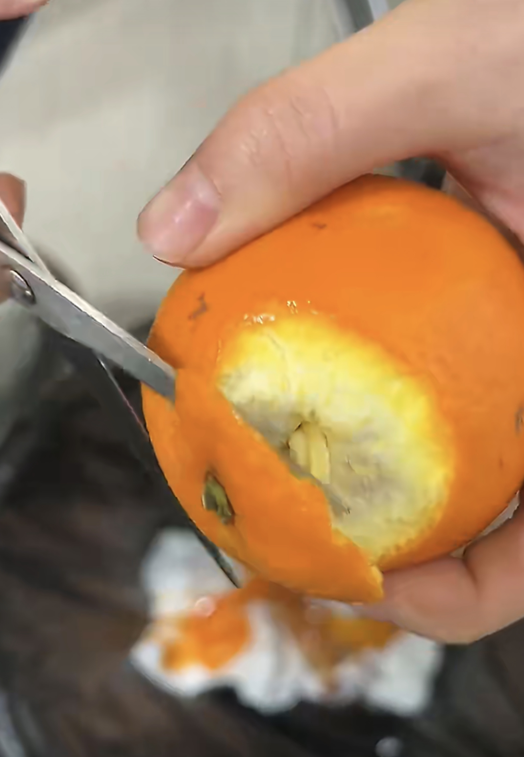 找到了剥橙子手不黄的方法这么剥橙子手不黄，一点仪式感都没有，这样的橙子我不吃