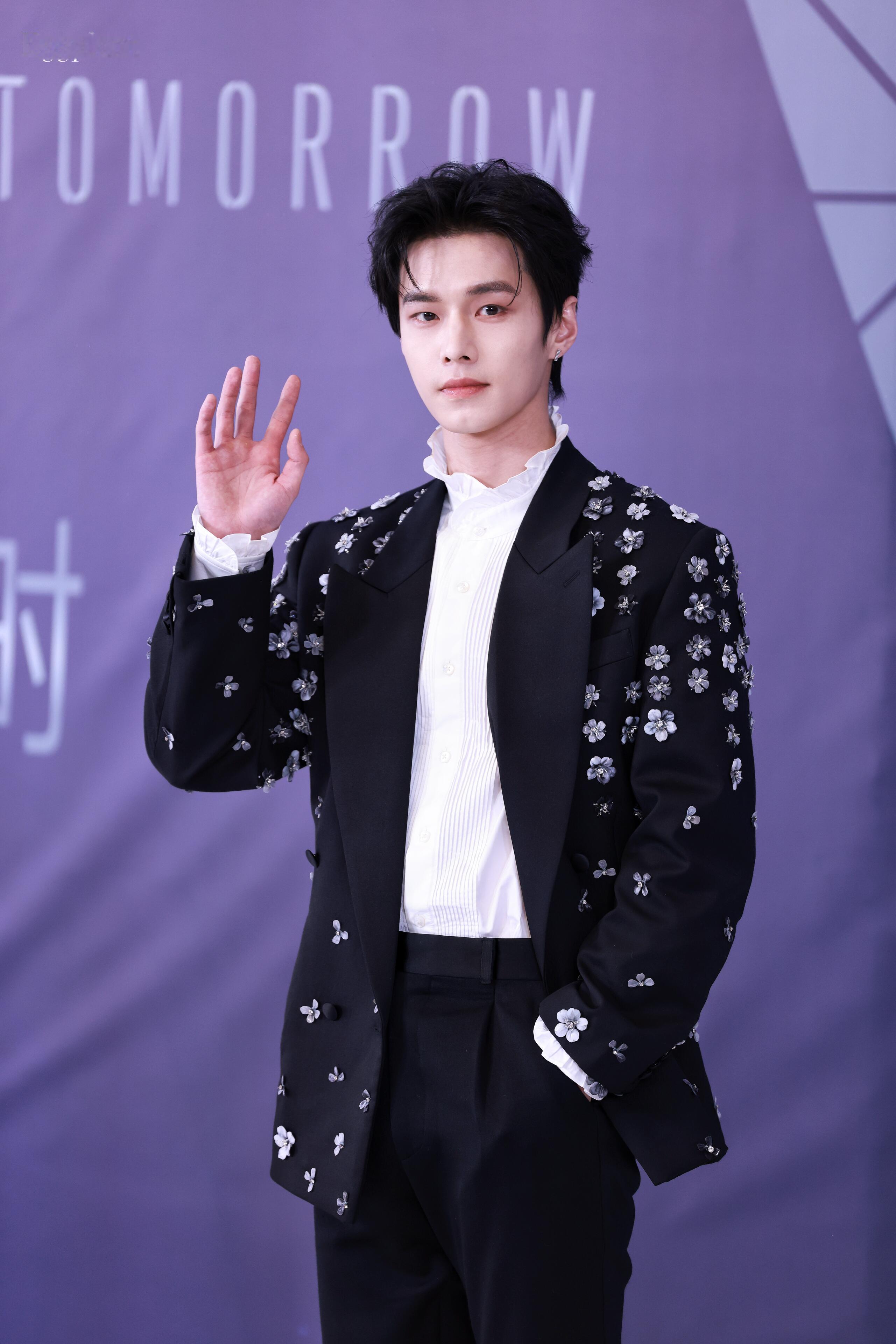 何与时尚之夜生图，大长腿欧巴与少 