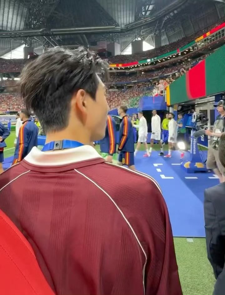 李现就这样争如气李现争气全程高清focus记录李现开球名场面，在大型赛事场地自在
