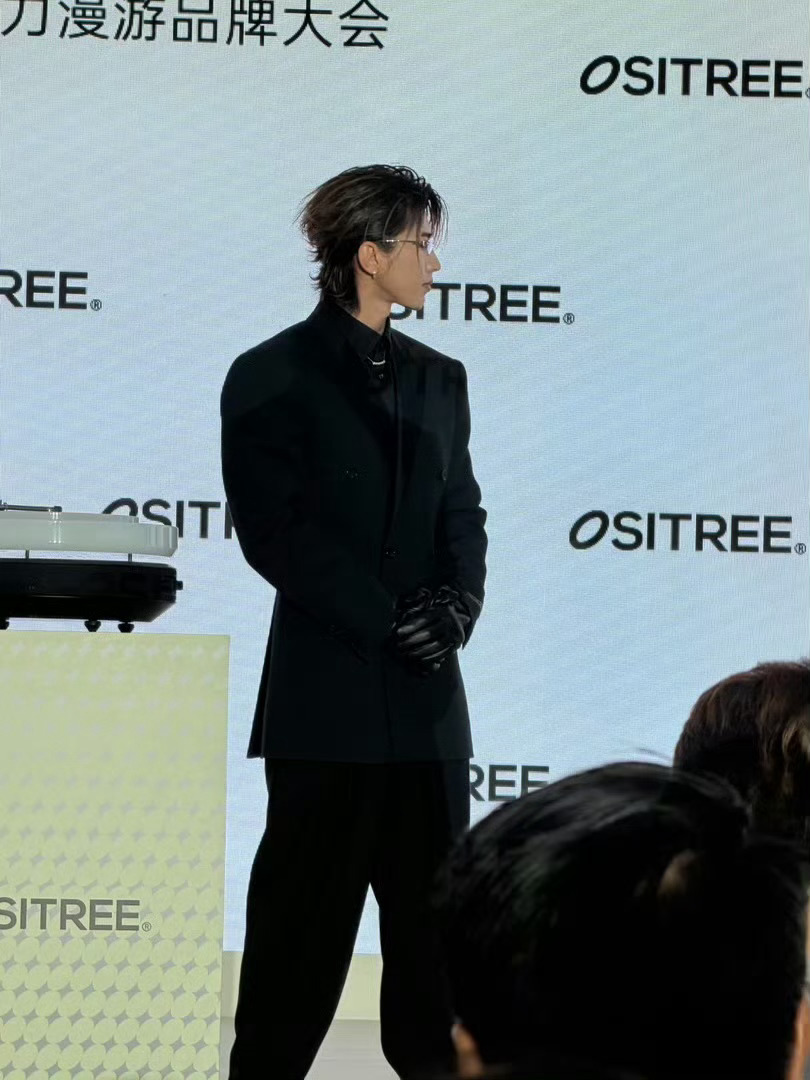 蔡徐坤，震撼美味 蔡徐坤线下人气