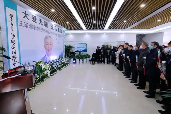 1970年，徐州一主任医生趁妻子不在，偷偷服用了4克毒性极强的曼陀罗花，你可能以