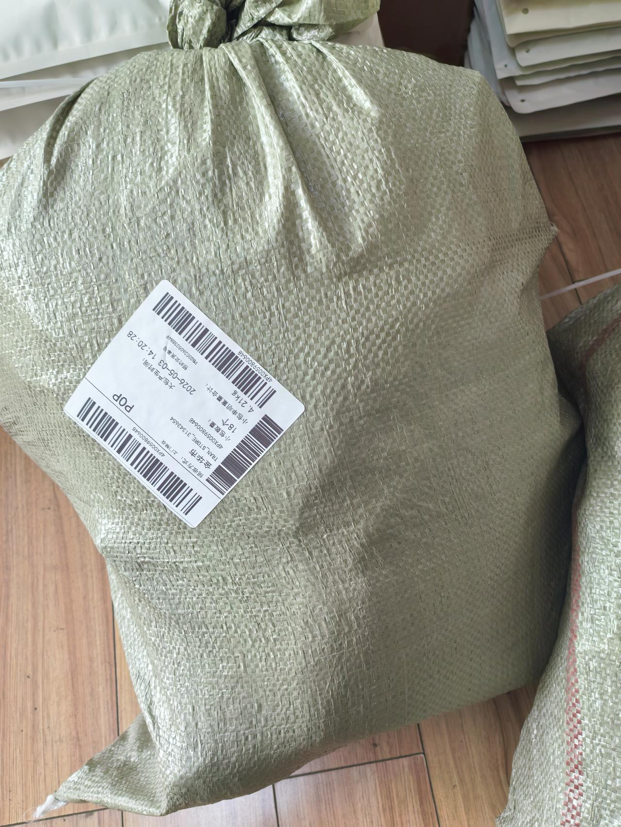 这个五一假期的速卖通的销售真的很差，一天下来POP和半托管分别只有十几二十个单。