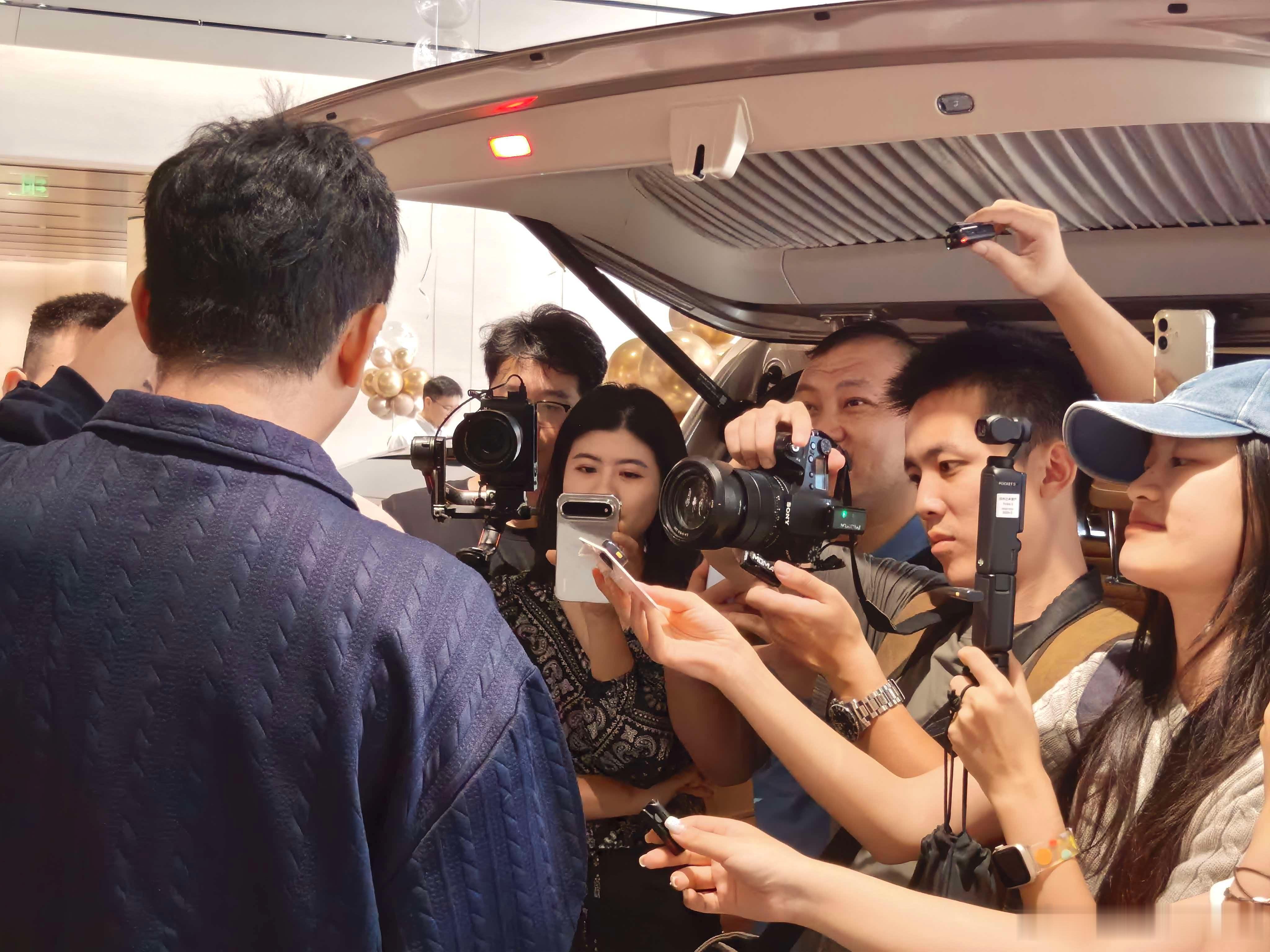 杭州现在开店都这么讲究吗 现在开店流程里面还包括明星到现场的嘛[泪奔][泪奔][