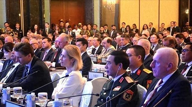 香会这一波操作太秀了！一看中国防长不来，英国主办方立马把“中国专场”撤了。73岁
