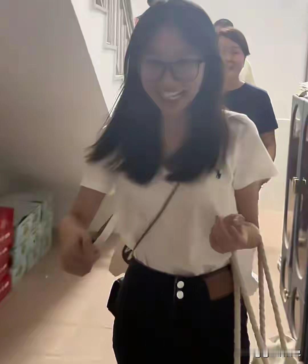 姐姐让别人把弟弟从怀里抢走，18年后姐姐亲自接弟弟回家！东莞的叶锐聪找到了，19