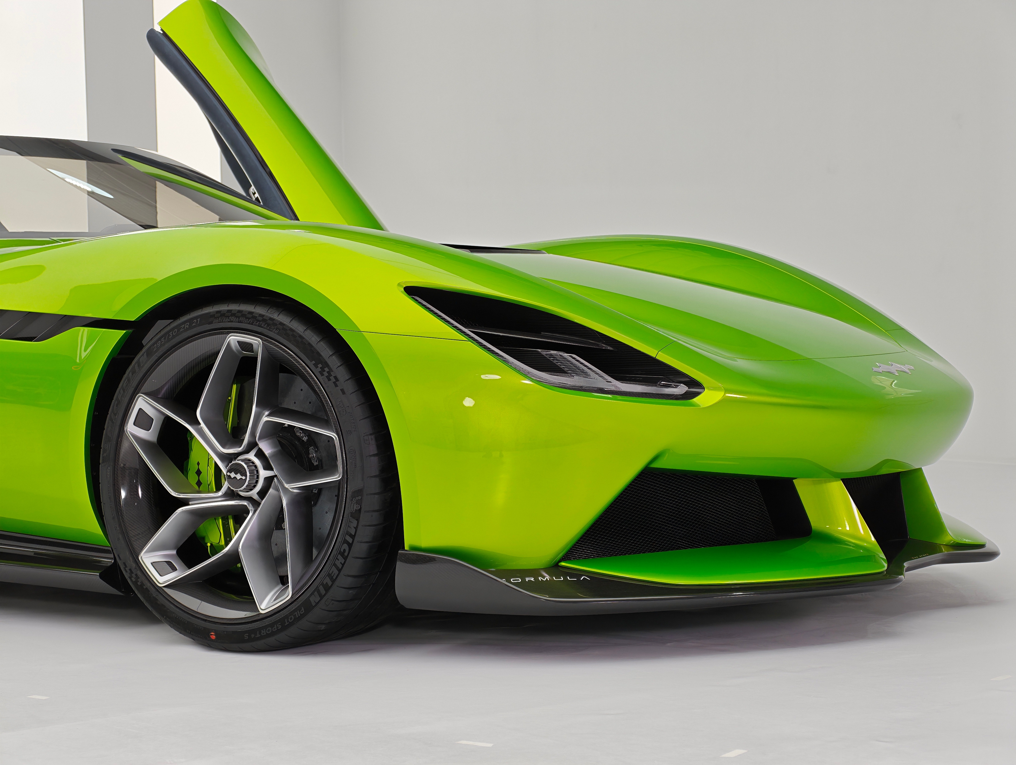 当“豹力美学”撞上纯电超跑的终极形态，方程豹FORMULA X概念超跑来了！距离