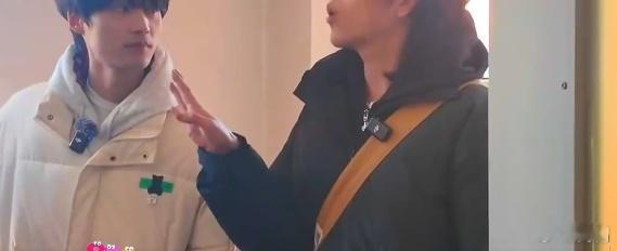 960男团全员天赋型抽象选手 960男团全员天赋型抽象，凑一起就是“抽象宇宙”的