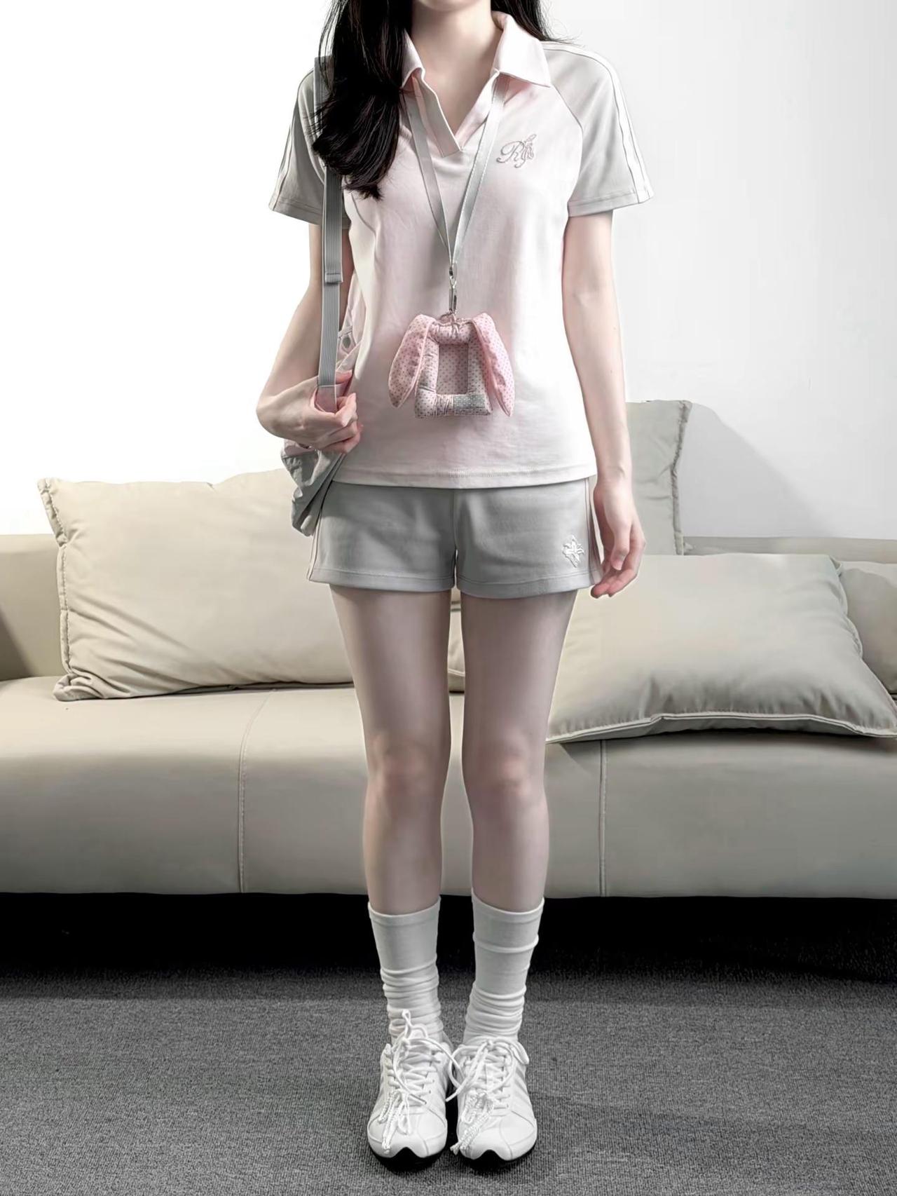 是你喜欢的灰粉色嘛。韩韩的～体操服 夏日穿搭 千枼carsaeki 韩系穿搭