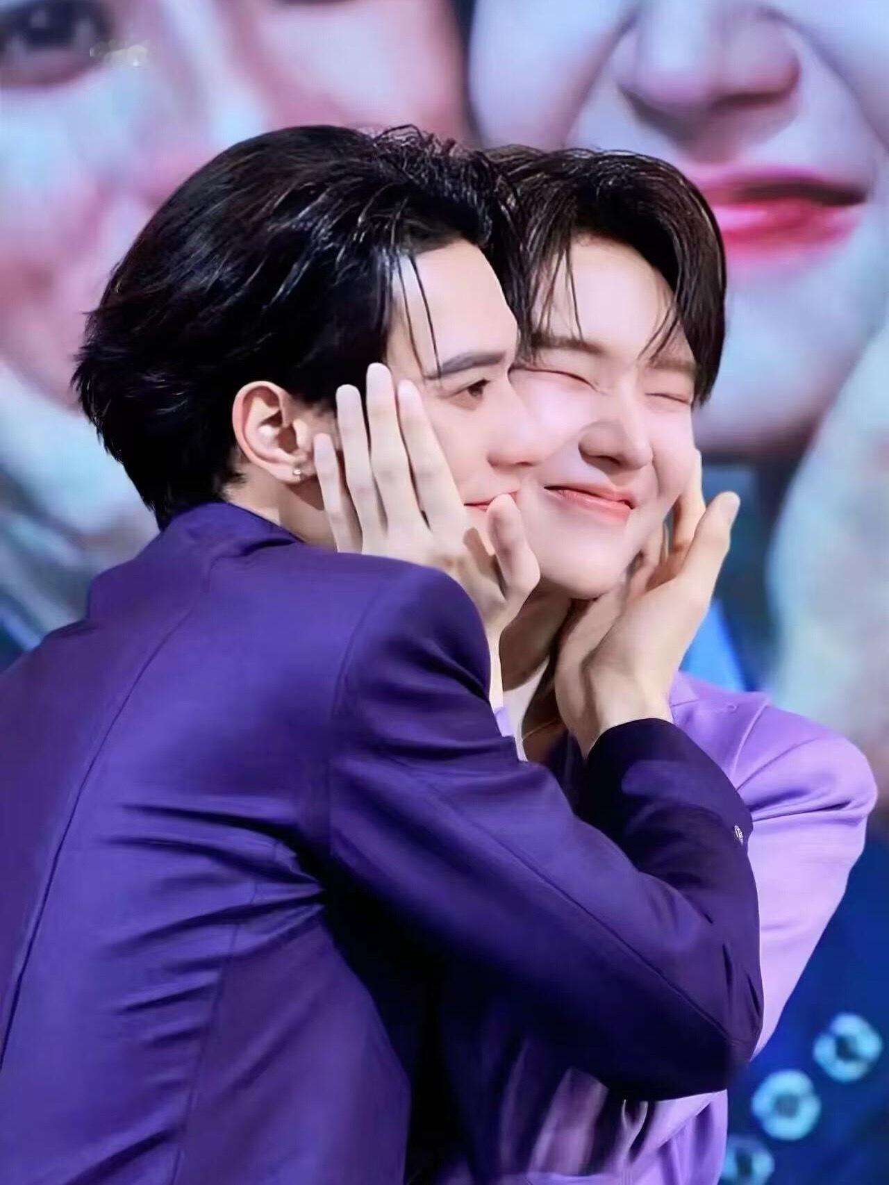 软乎乎贴脸💜 ​​​