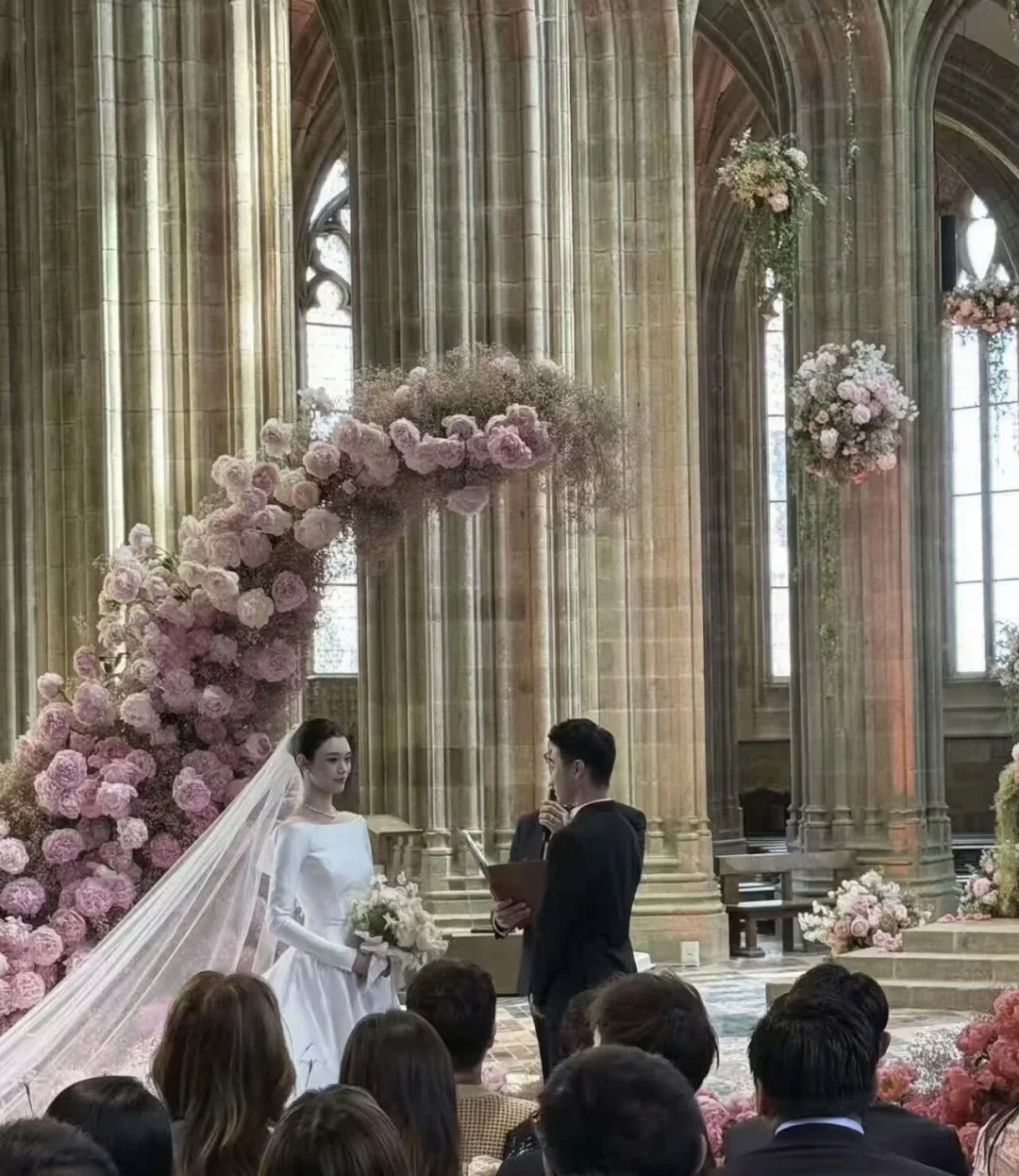奚梦瑶何猷君法国婚礼 和 当年窦骁何超莲巴厘岛婚礼！！