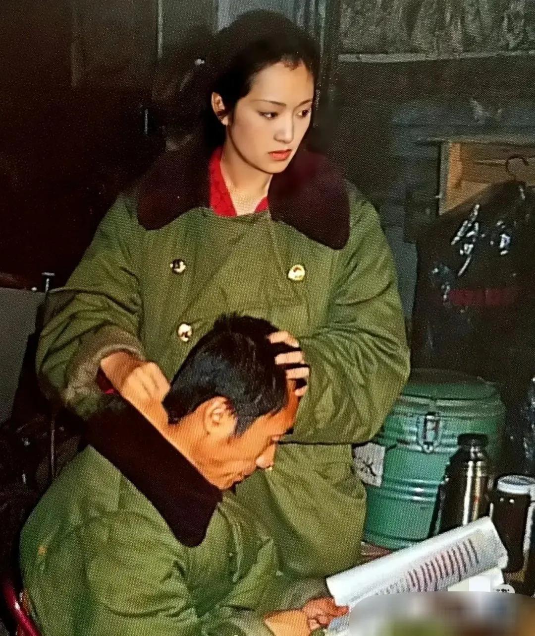 巩俐和张艺谋都把最好的时光留在了那些合作拍电影的日子里，巩俐心疼连轴转不休息的张