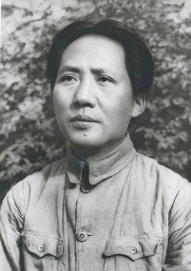 在时代浪潮中，我们应将毛主席1937年为陕北公学成立的题词奉为圭臬，甚至让它成为