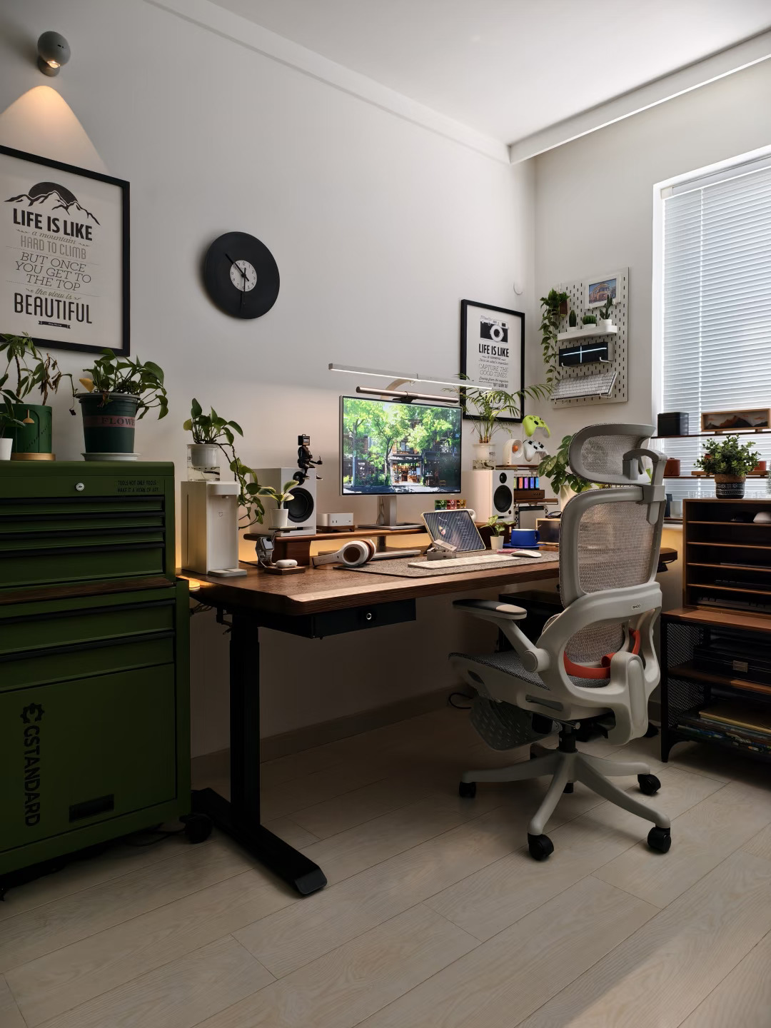 宅家办公桌搭|用极简设计解锁舒适办公