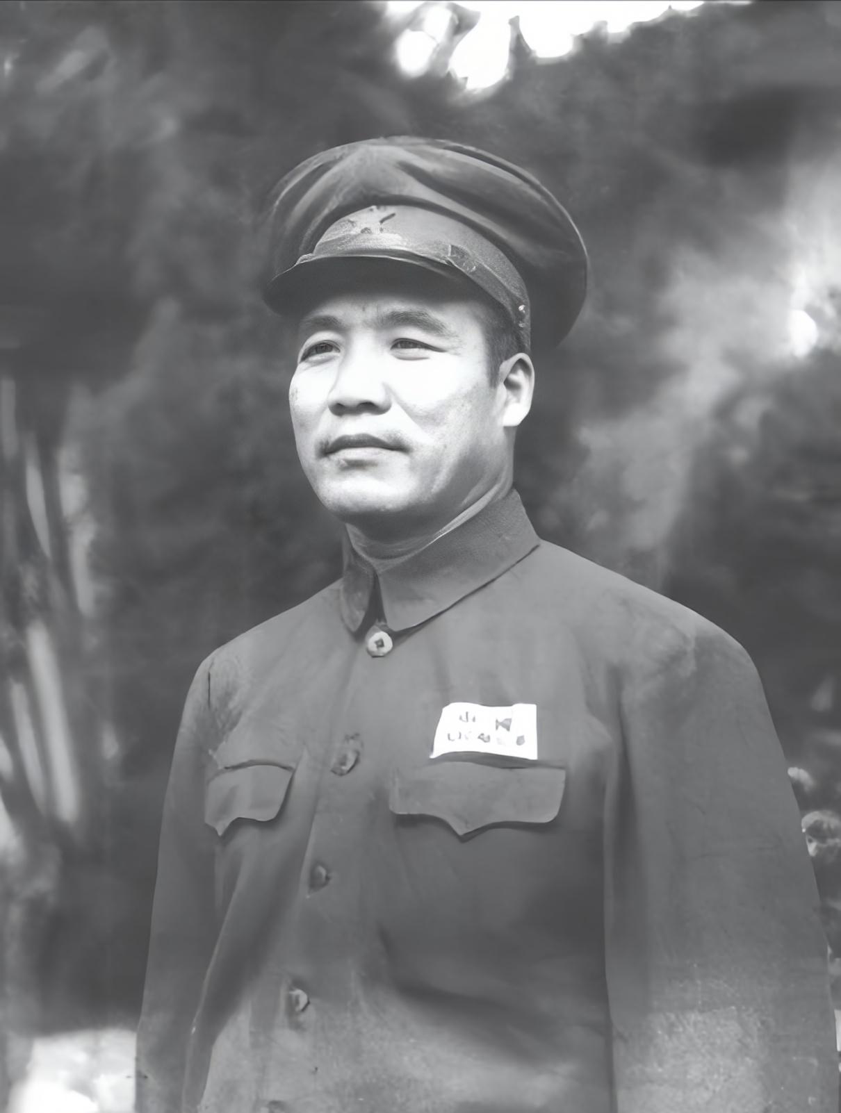 李达上将身居高位，始终严守家风，绝不利用职权为子女谋取便利。他的大儿子长期留在家