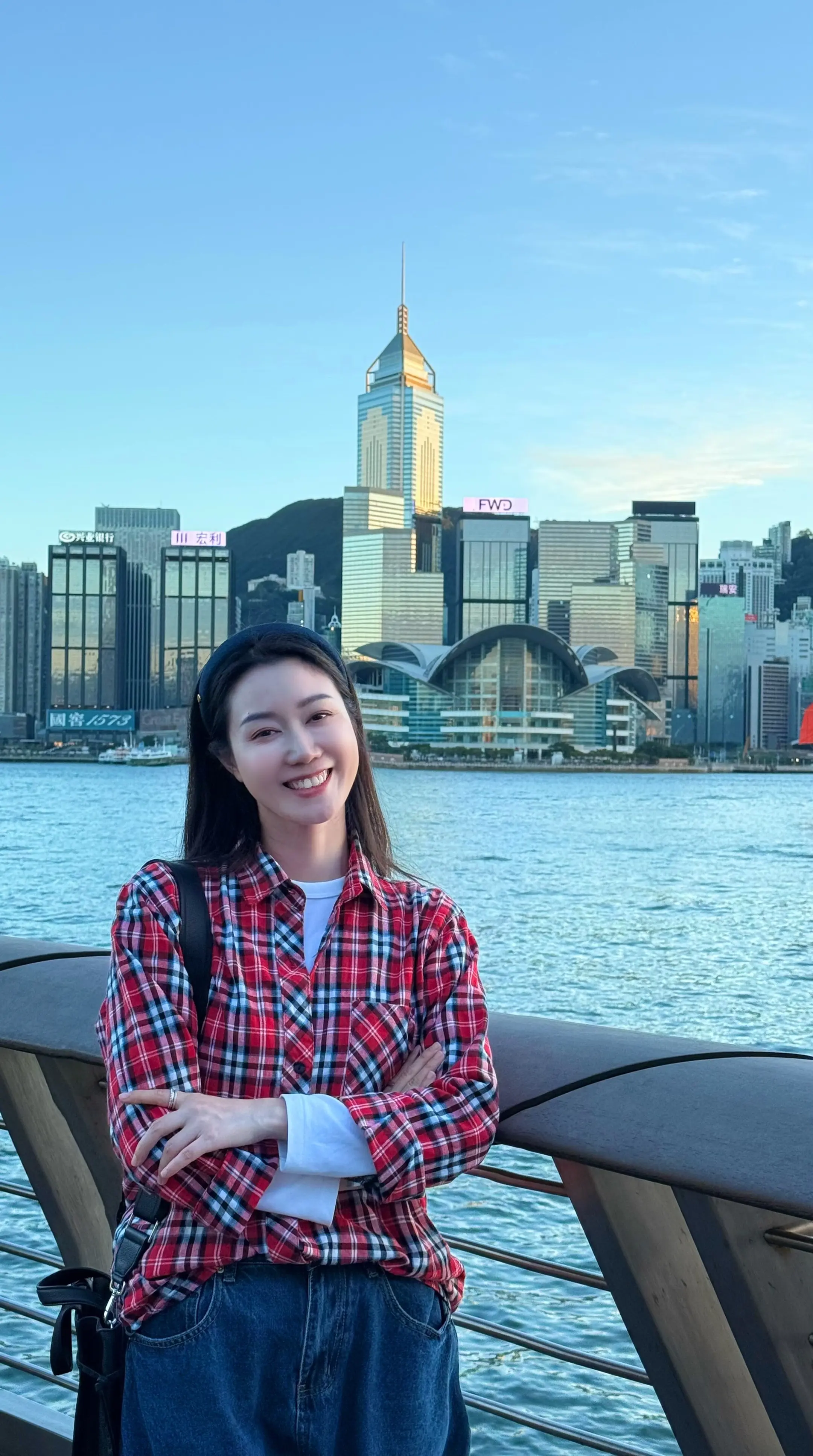 一本正经游客照 爱拍照爱生活 用摄像记录人生的足迹