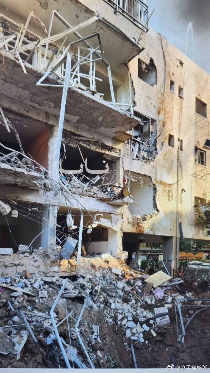 伊朗再次动用新导弹，只携带3-4枚分弹头，成功打击特拉维夫多地！好家伙，伊朗疑似