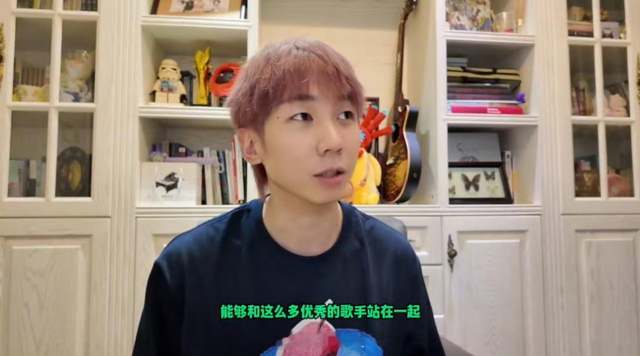 白举纲染了粉发救命！白举纲突然染粉发也太惊艳了！说染就染超有个性，这发色和他适配