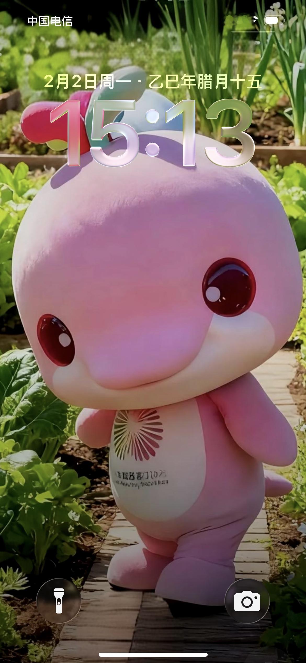 少纠缠于他人的评价，多把注意力放在当下能把握的小事里：按时吃饭好好睡觉，给路边的