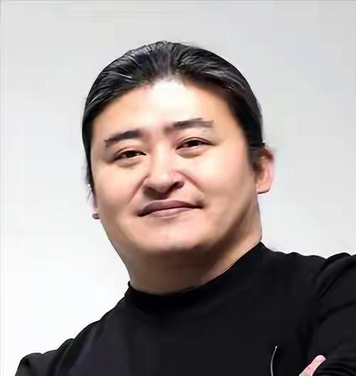 音乐人刘欢，9月25日在上海病逝，享年63岁。

官方讣告确认，遵从遗愿，丧事从