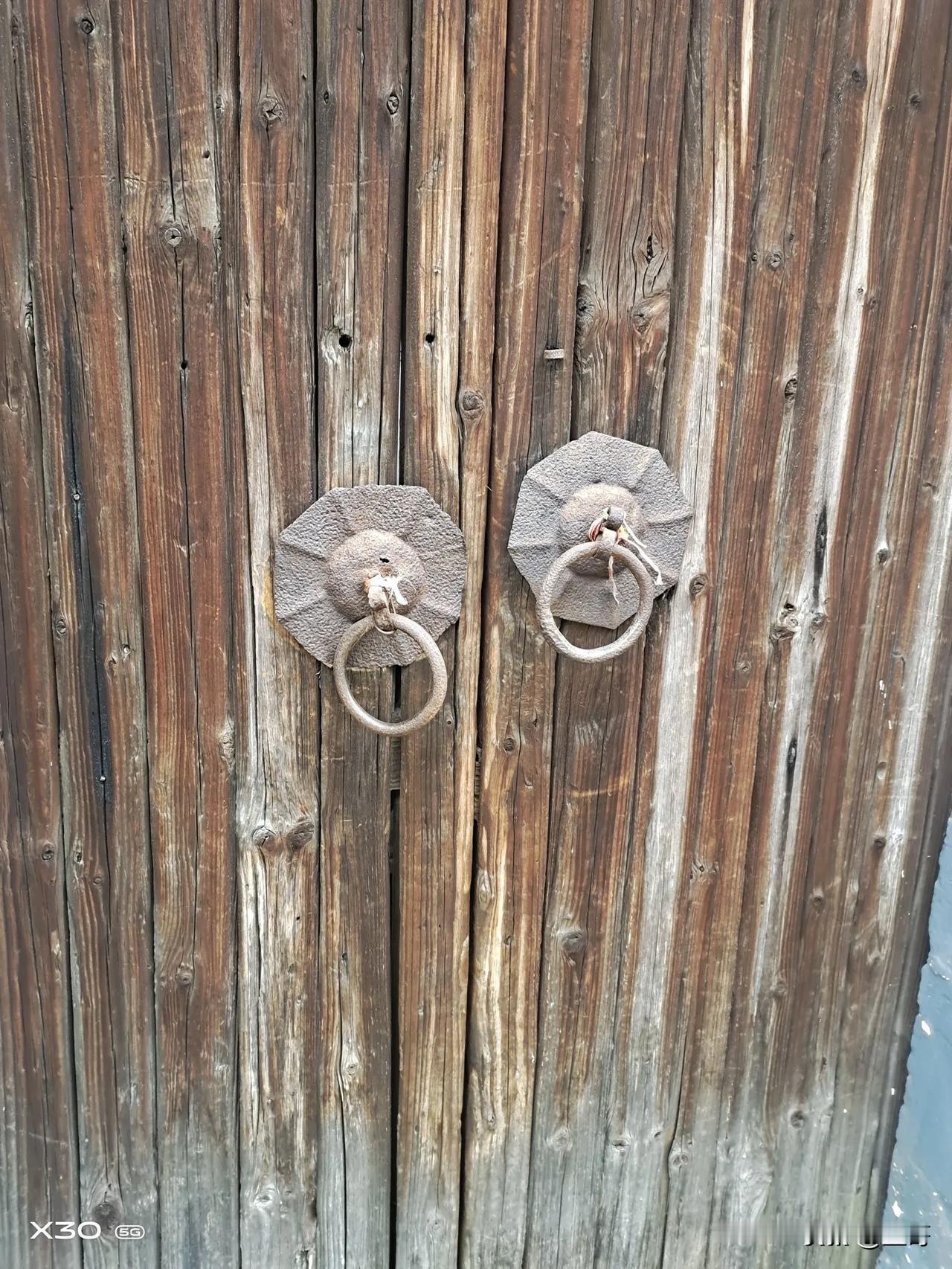 上联：画龙画虎难画骨；期待下联说神说鬼易说形。