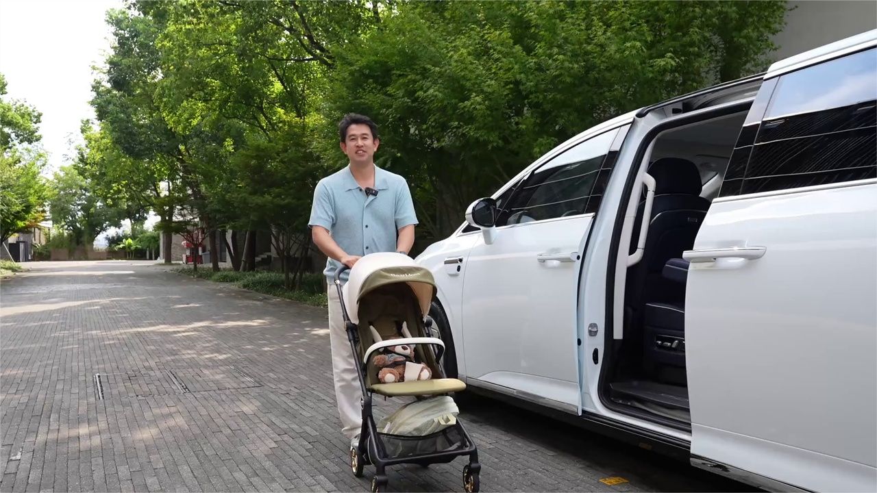 家庭MPV新选择 享界V8 (1)