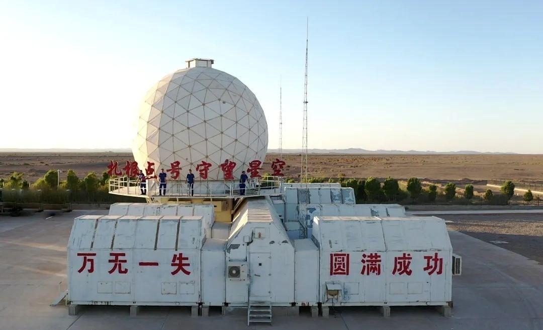 打航母中国是认真的！美卫星发现：大漠深处，航母靶标被炸出大洞。近日，美国相关卫星