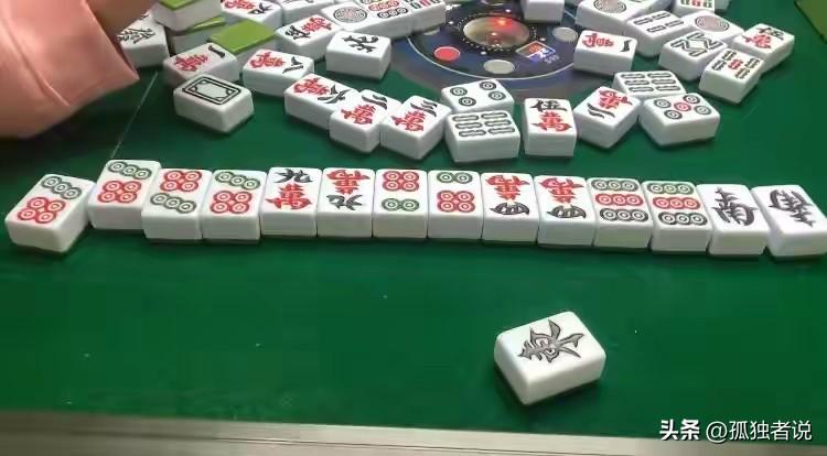 小额麻将跟赌博无关，特别是在四川，那是一种生活方式！

四川人很喜欢打麻将，到处