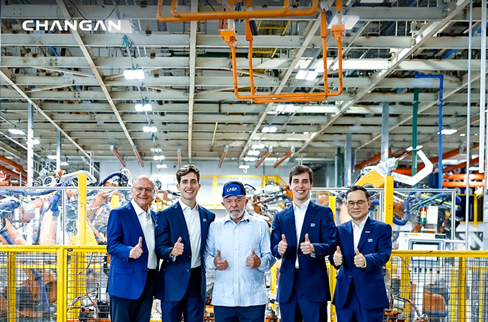 【中国长安汽车启动巴西本土化生产】中国长安汽车宣布，已与巴西当地企业 CAOA 