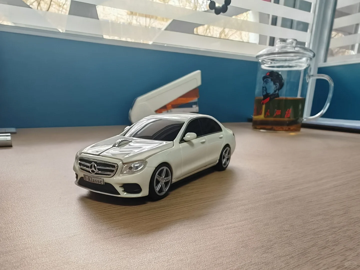 用这么酷的无线鼠标一定记得要将它离孩子们远一点，真是活久见，鼠标还能这样造，一物...