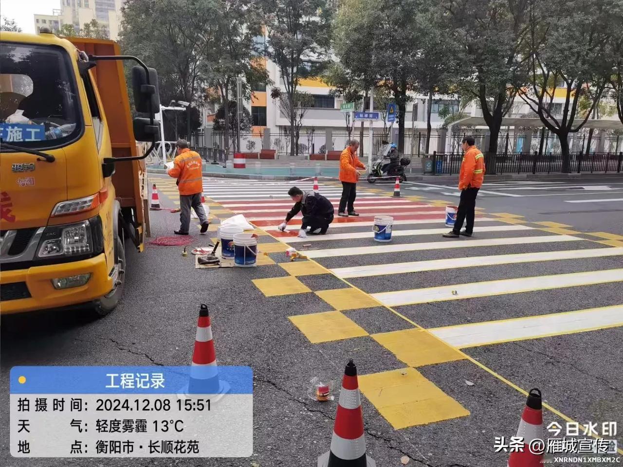 衡阳马路在美化道路人流导流线…衡阳确实越来越注重细节了，周末不忙，来趟衡阳…