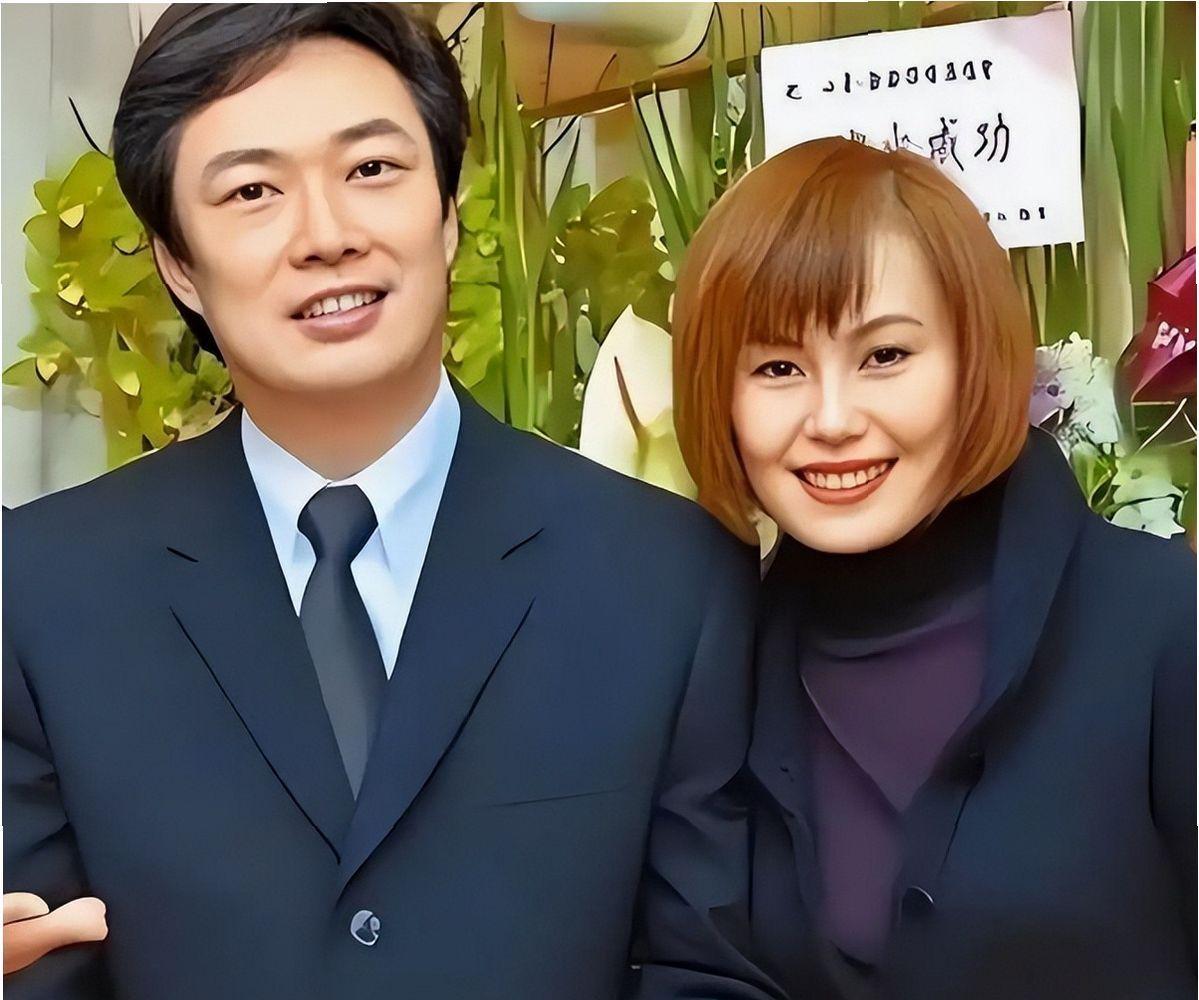 他现年71岁，唱了47年的情歌。

独居豪宅，最后没结婚，没子女，却和另一个现年