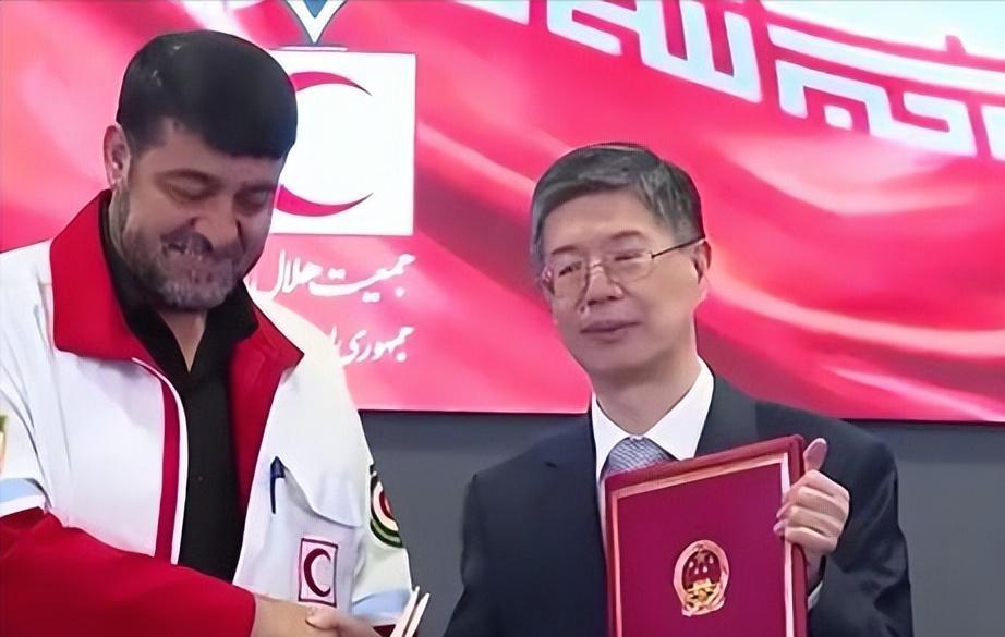 伊朗总统谢中国后突然警告：美国想先拿下伊朗再对华动手？
伊朗战火里，中国58吨人