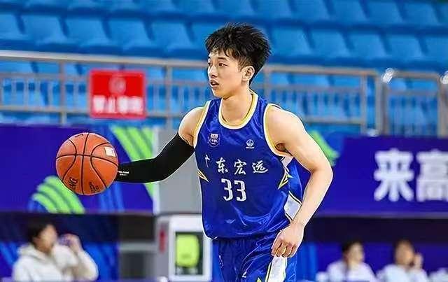 杨溢U21五场比赛场均26+6+9，三分45投18中，投射进步明显
广东队小后卫