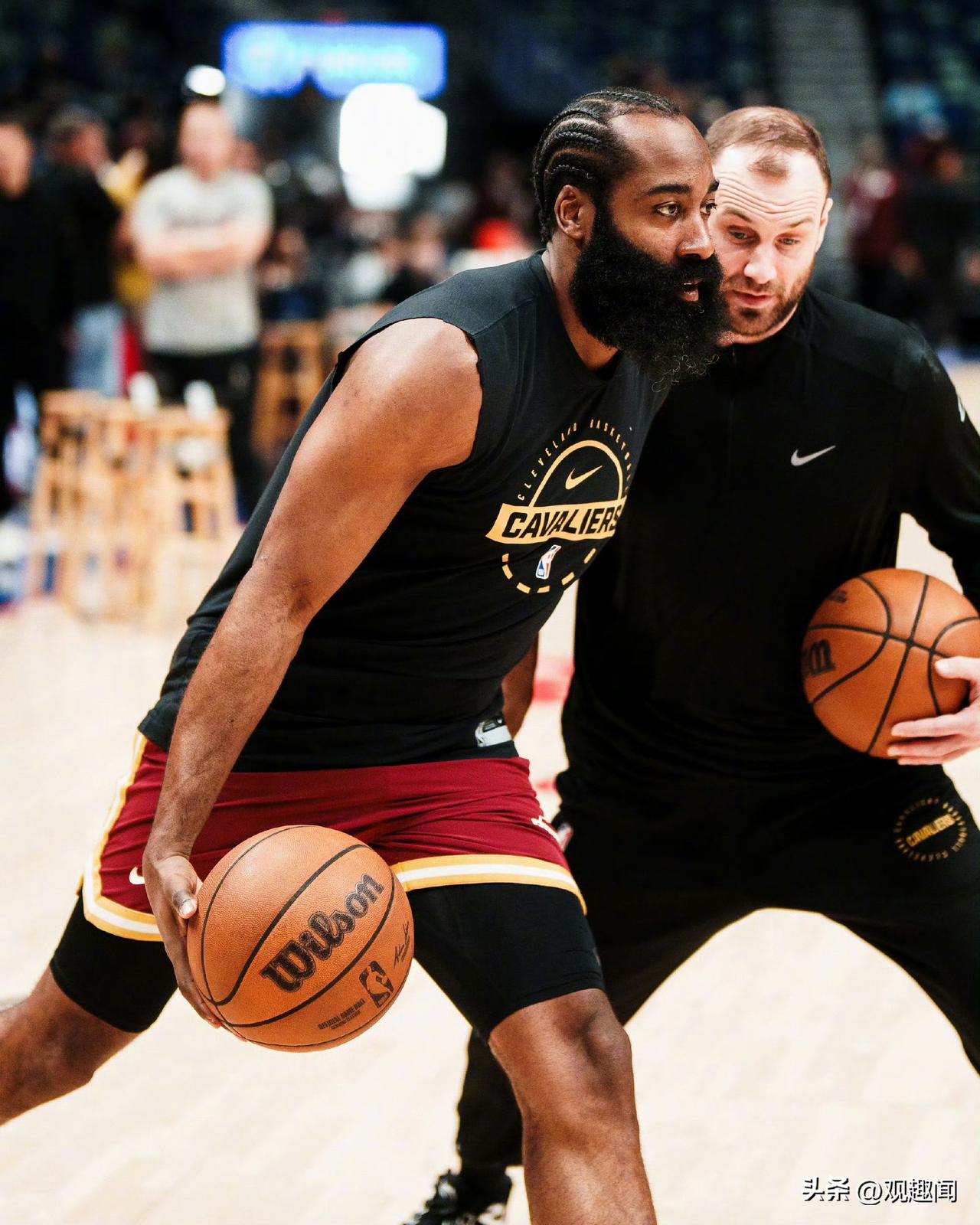 半场战罢，骑士53-56暂时落后鹈鹕3分，哈登半场4投0中仅靠助攻串联，进攻端彻