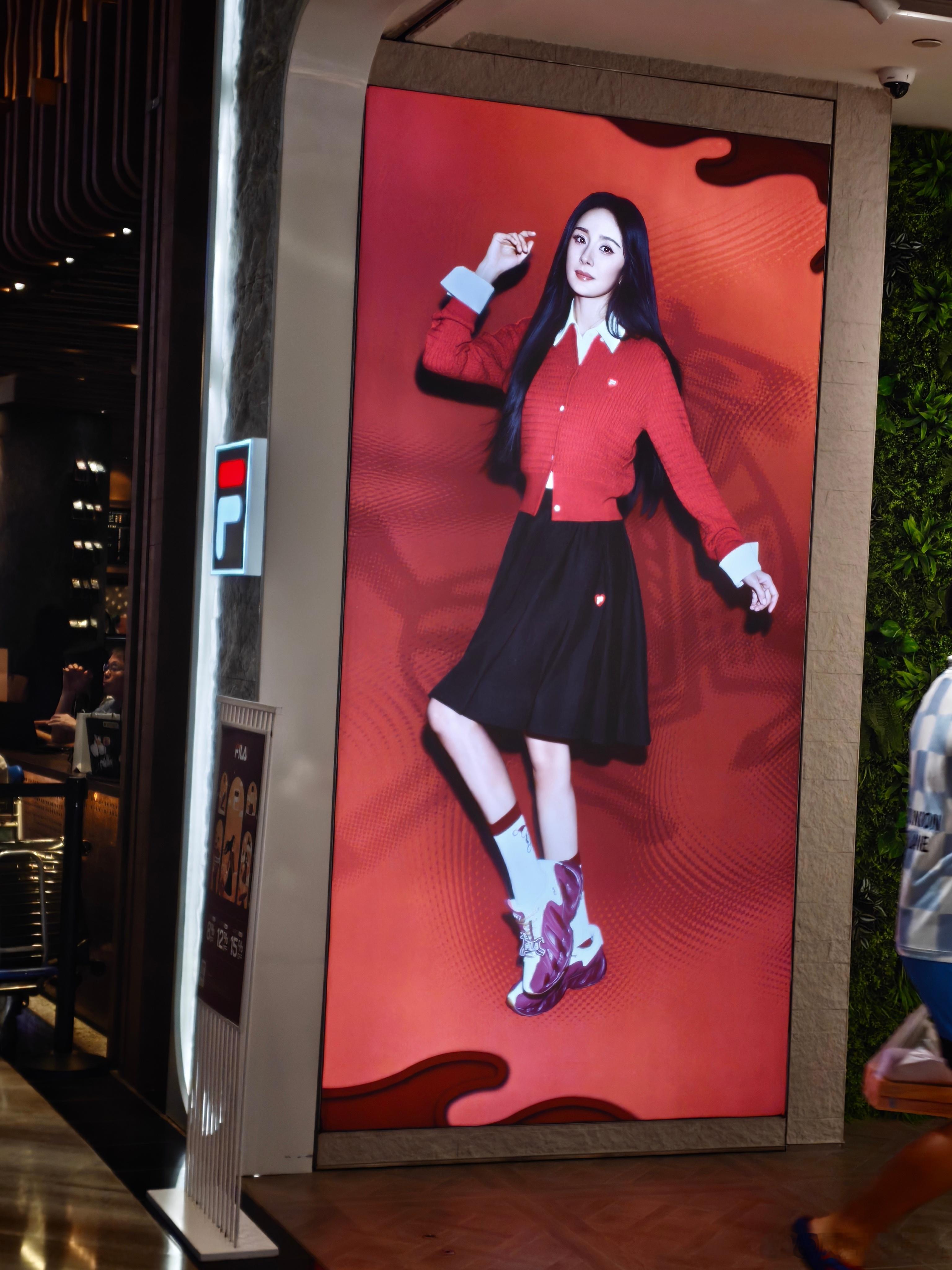 好吧，王俊凯老师家乡遇到了幂姐大地广 