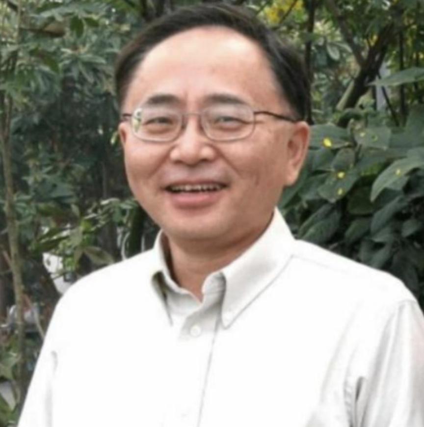 烈士江姐的儿子彭云在美国定居，中国记者问他为什么不肯回国？他的回答很现实，却也很