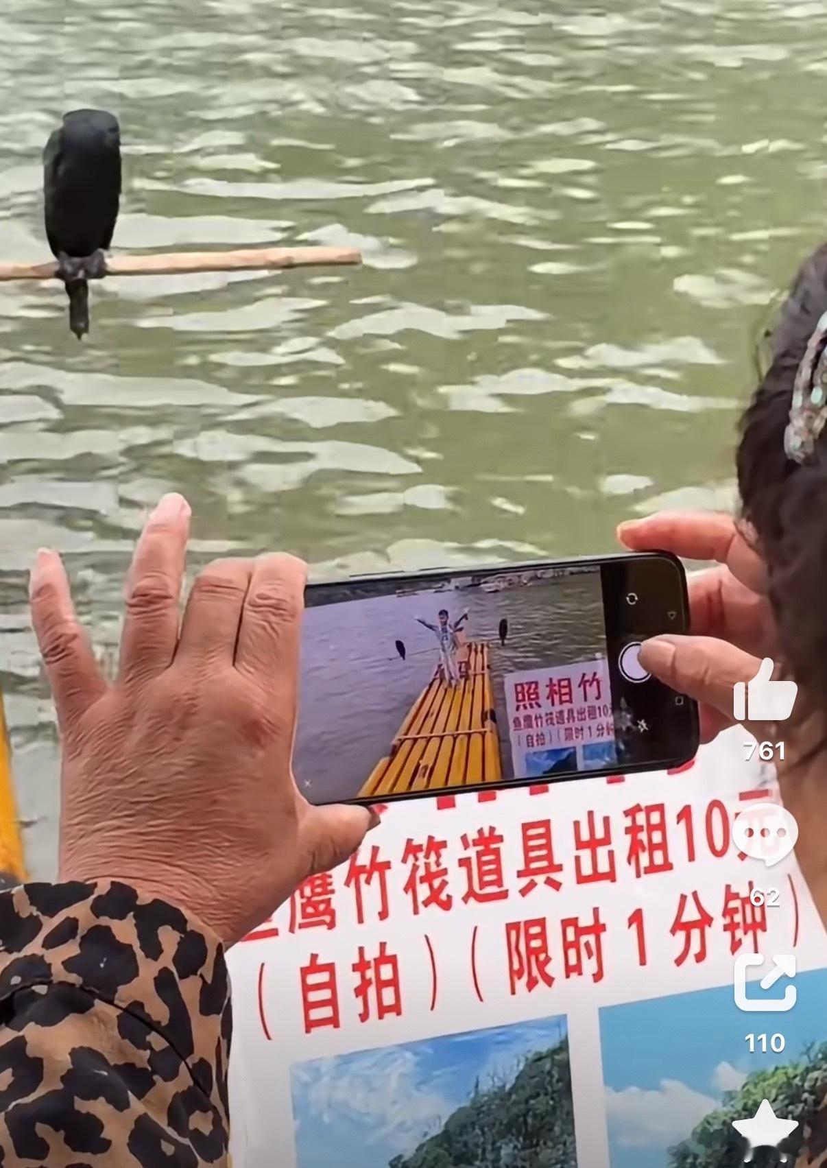 老辈子朋友圈都是现做的老辈子：没有修图，全是原片直出；没有分组，谁爱看谁看；直接