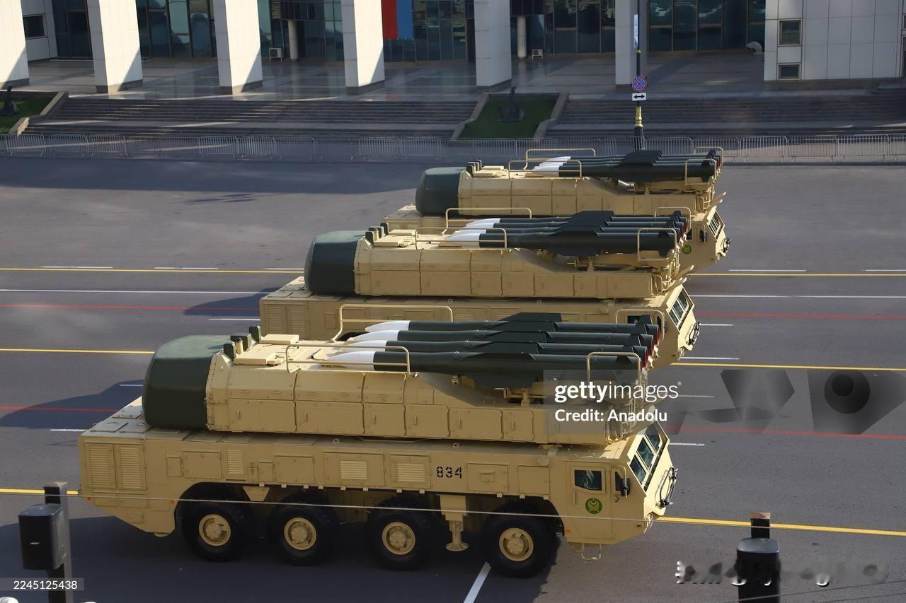 🇦🇿阿塞拜疆巴库阅兵式上展示的防空系统。
